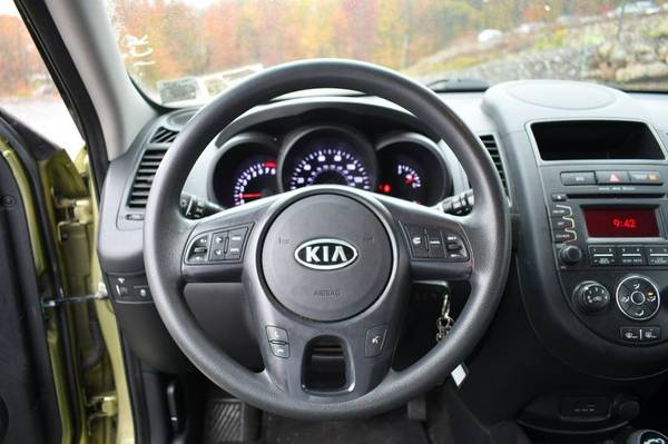 2012 Kia Soul Base - - by dealer - vehicle for sale in Naugatuck, CT – photo 13