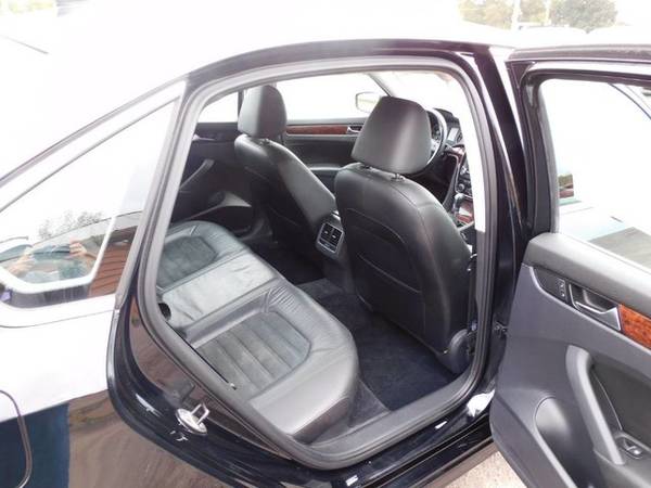 Volkswagen Passat TDI SEL Premium 4d Sedan Sunroof NAV Turbo Diesel... for sale in Columbia, SC – photo 10