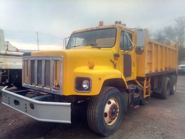 1998 International Tri Axle Dump Truck for sale in Milwaukee, IL – photo 14