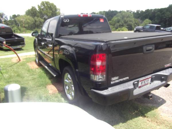 2008 GMC Sierra 1500 AWD Denali Crew - Warranty -Financing Available for sale in Athens, GA – photo 2