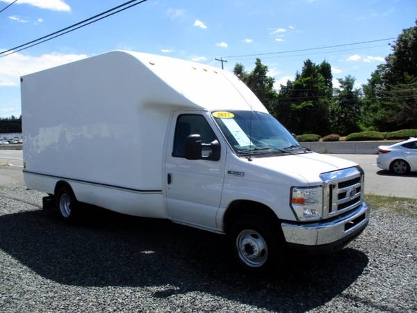2017 Ford E-Series Cutaway E-350 , 13 ft BOX TRUCK , UNICELL for sale in south amboy, NJ – photo 2