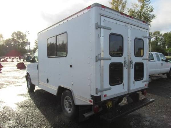 2011 Chevrolet Express 10' Box Truck for sale in Portland, OR – photo 4