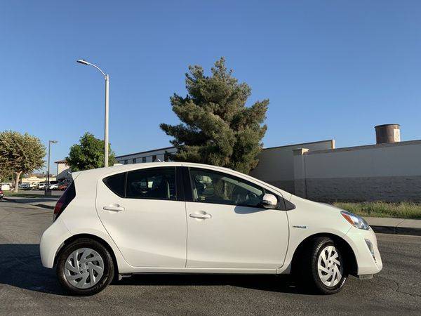 2016 Toyota Prius c Three LOW MILES! CLEAN TITLE for sale in Norco, CA – photo 8