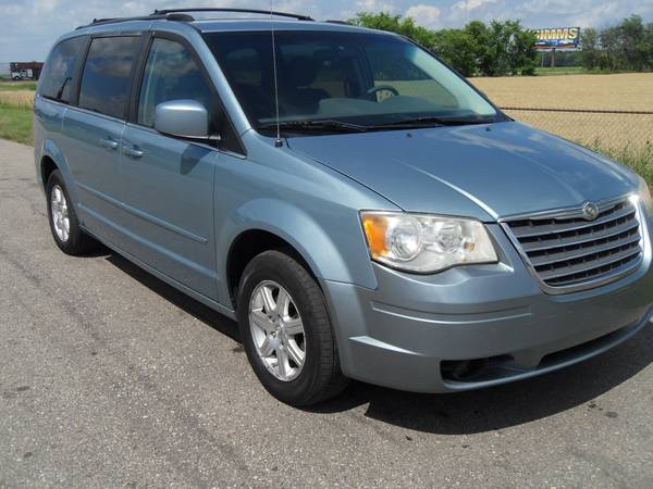 2008 CHRYSLER TOWN & COUNTRY - 3RD ROW - RUNS GREAT for sale in Montrose, MI – photo 4
