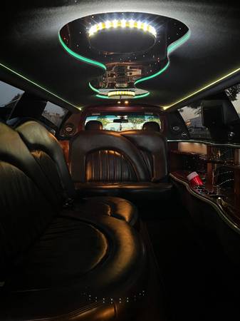 2006 LINCOLN TOWN CAR LIMOUSINE - Only 67k Original Miles! for sale in Naperville, IL – photo 22