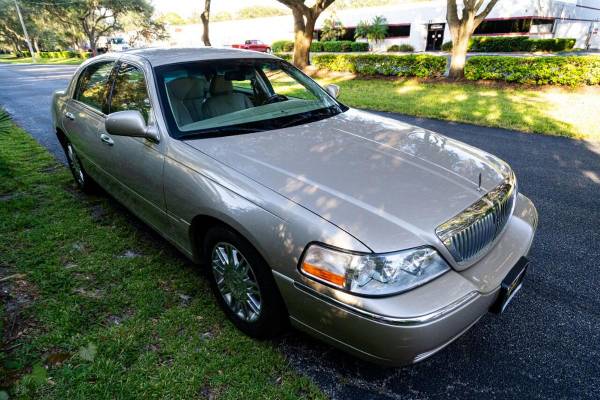 2008 Lincoln Town Car Signature Limited 4dr Sedan - CALL or TEXT... for sale in Sarasota, FL – photo 10