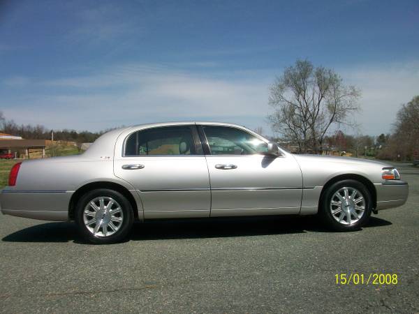 2008 Lincoln Town Car - - by dealer - vehicle for sale in Staunton, VA – photo 3