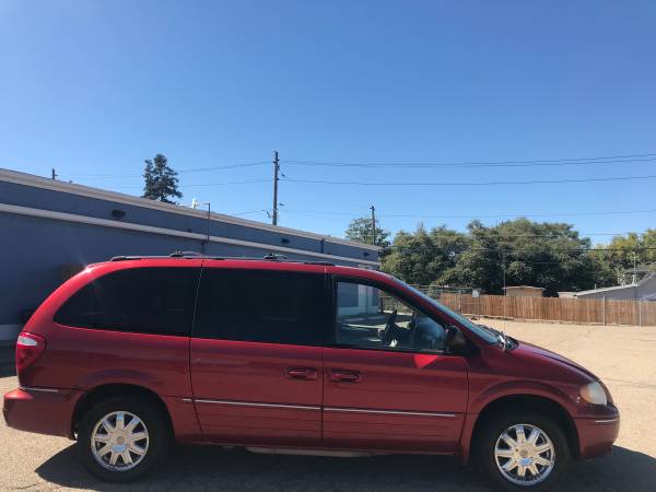 2006 Chrysler town & country Limited for sale in Denver , CO – photo 7