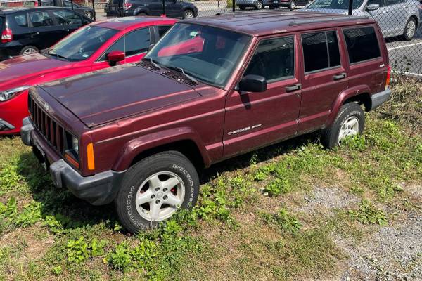 2000 Jeep Cherokee XJ 4 0L (not running) for sale in Providence, RI