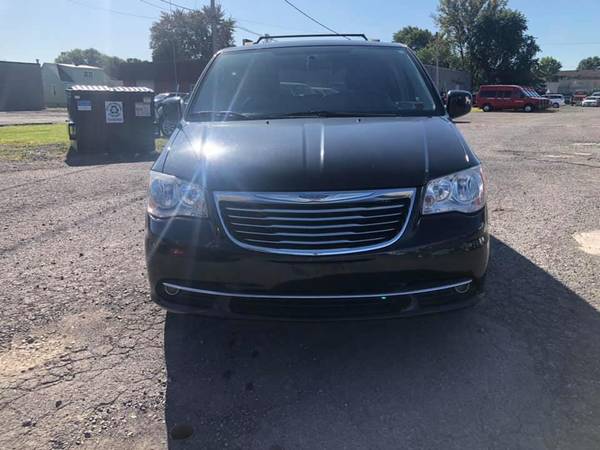 2012 chrysler town & country loaded for sale in Syracuse, NY – photo 4