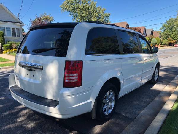 2008 Chrysler Town&Country for sale in Merrick, NY – photo 6