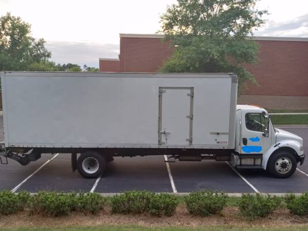 2015 Freightliner M2 106 (26 ft box truck with liftgate and Ramp) for sale in Durham, NC – photo 5