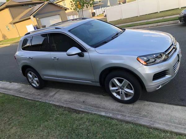 2011 Volkswagen Touareg (low miles & near new) - - by for sale in Honolulu, HI – photo 3
