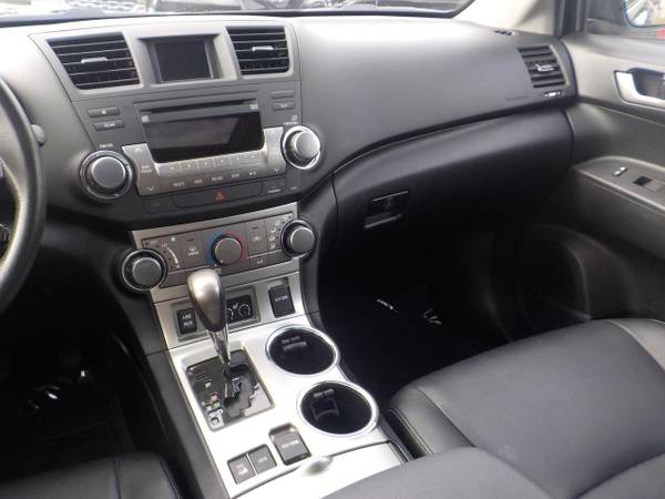 2012 Toyota Highlander AWD, ONE OWNER, LEATHER, SUNROOF, 3RD ROW... for sale in Virginia Beach, VA – photo 19