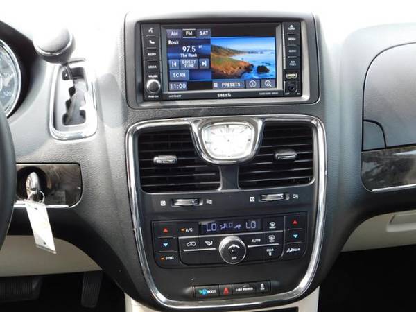 2014 Chrysler Town & Country for sale in Grawn, MI – photo 12
