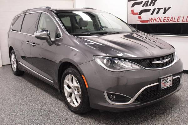2020 Chrysler Pacifica Limited - - by dealer - vehicle for sale in Shawnee, MO – photo 12