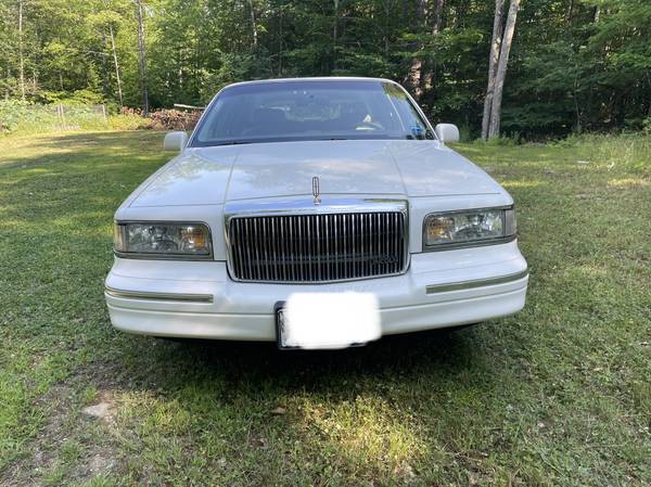 97 Lincoln Town Car for sale in New Gloucester, ME – photo 3