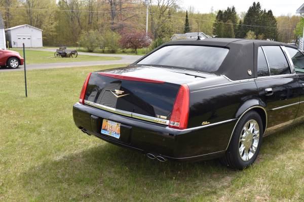 REDUCED $6K - ONE-OF-A-KIND 2010 CADILLAC DTS PLATINUM GOLD VINTAGE for sale in Ontonagon, WI – photo 8