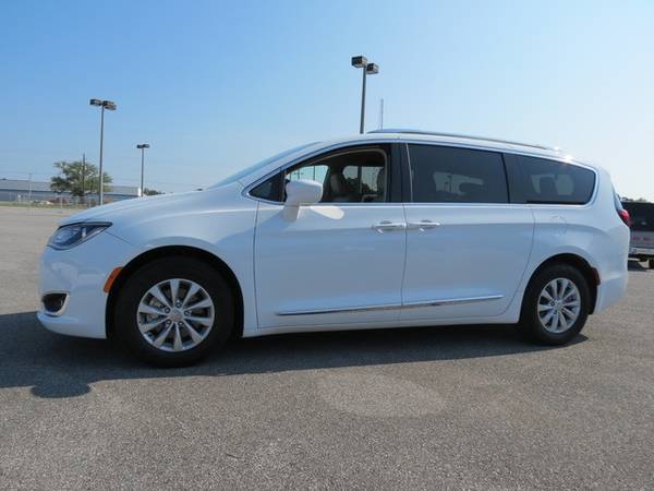 2018 Chrysler Pacifica Bright White Clearcoat PRICED TO SELL! for sale in Pensacola, FL – photo 5