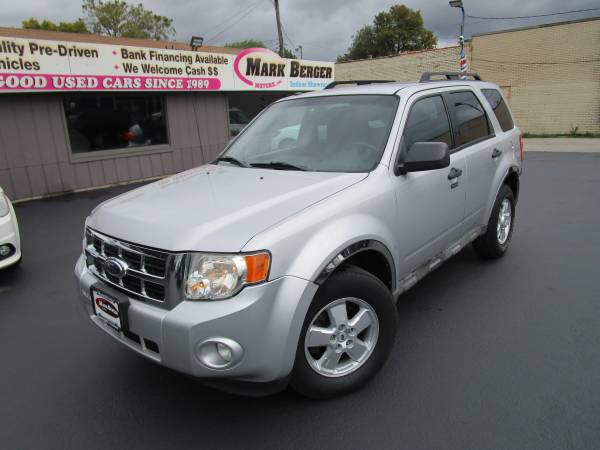 WINTER IS COMING!!! 4X4 2009 FORD ESCAPE XLT 4X4 - cars & trucks -... for sale in Rockford, IL