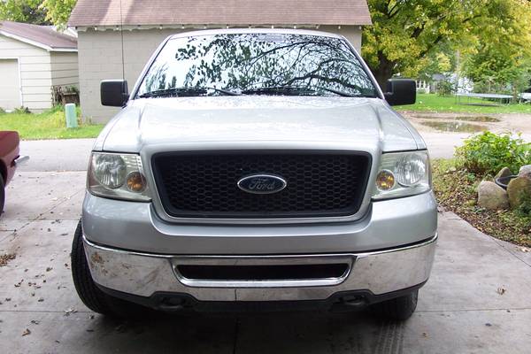 2006 ford F150 super cab 4WD for sale in Montrose, MN