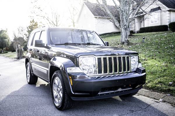 REDUCED!! 2010 Jeep Liberty Limited 4X4 - cars & trucks - by owner -... for sale in Chattanooga, TN – photo 4