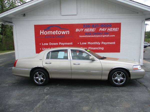 2010 Lincoln Town Car Signature Limited 4dr Sedan for sale in High Point, NC