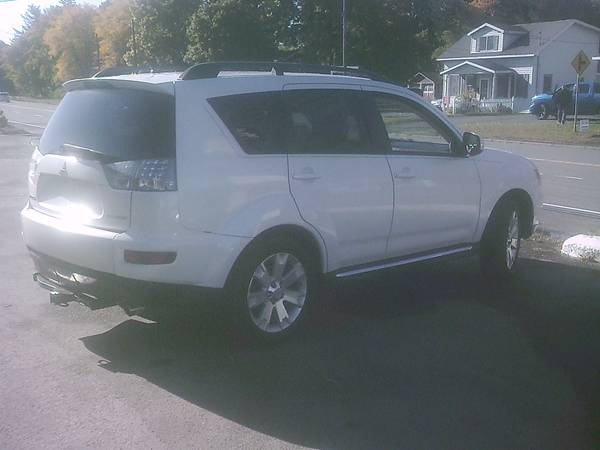 MITSUBISHI OUTLANDER - cars & trucks - by dealer - vehicle... for sale in east greenbush, NY – photo 6