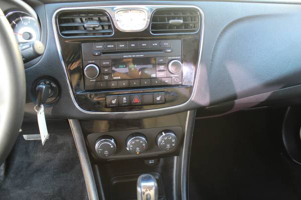 2013 CHRYSLER 200 * LOW MILES * LEATHER * SUPER CLEAN * WARRANTY*** for sale in Highland, IL – photo 20