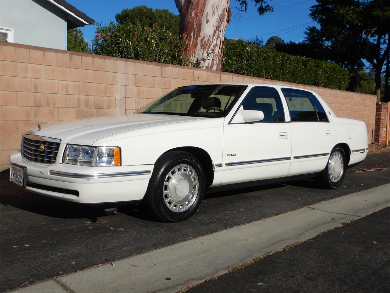 1997 Cadillac Sedan DeVille for sale in Woodland Hills, CA