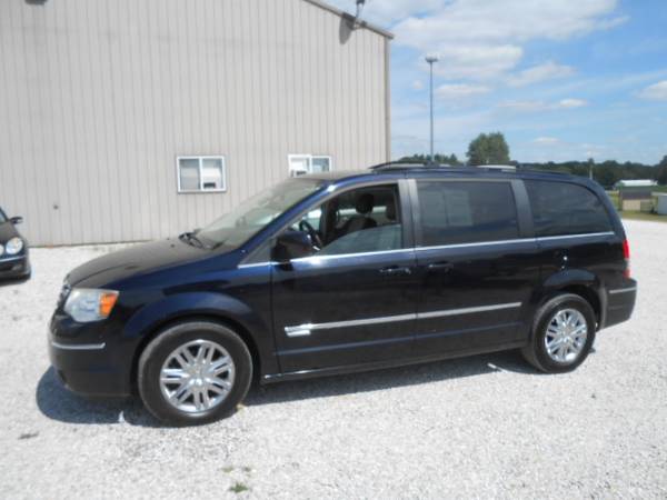 2010 TOWN & COUNTRY TOURING for sale in Pekin, IL