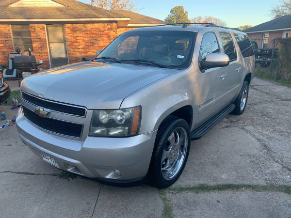 😊😊Beauty 2010 Chevy Surburban...fully loaded - cars & trucks - by... for sale in Mesquite, TX – photo 10