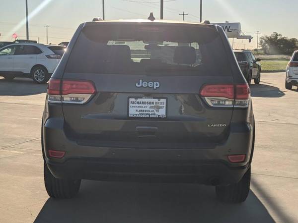 2019 Jeep Grand Cherokee Laredo E - - by dealer for sale in North Floresville, TX – photo 5