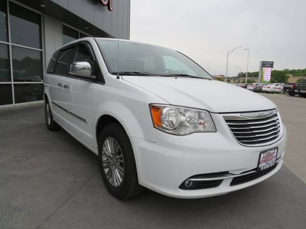 2016 Chrysler Town & Country Touring-L Minivan 4D V6, 3 6 for sale in Council Bluffs, NE – photo 9