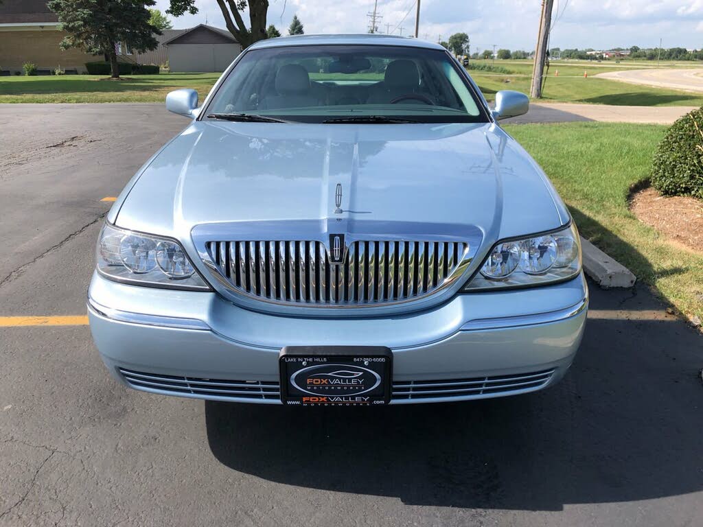 2005 Lincoln Town Car Signature Limited for sale in Lake In The Hills, IL – photo 12