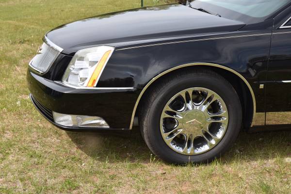 REDUCED $6K - ONE-OF-A-KIND 2010 CADILLAC DTS PLATINUM GOLD VINTAGE for sale in Ontonagon, WI – photo 3
