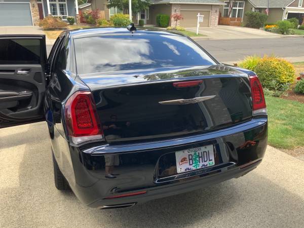 2017 Chrysler 300S, V6, One Owner, Leather, 4K, flawless, 2 keys -... for sale in Scappoose, OR – photo 3