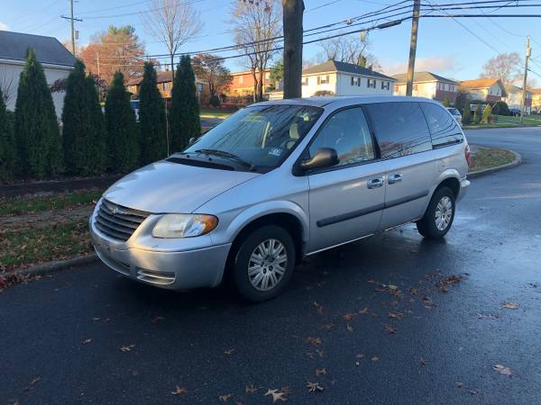 !! 2005 Chrysler Town and Country, *1 Owner*, DVD TV, Clean Carfax... for sale in Clifton, NY
