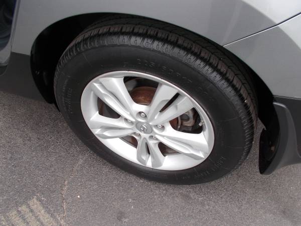2010 Hyundai Tucson GLS - All Wheel Drive - Leather for sale in West Warwick, RI – photo 18