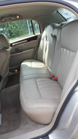 2003 LINCOLN TOWN CAR SIGNATURE AUTO LOADED LEATHER!! for sale in Cleveland, OH – photo 20