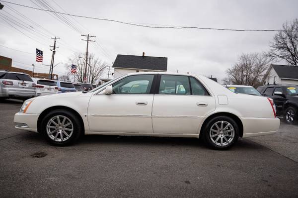 2009 Cadillac DTS 4dr Sdn w/1SC - - by dealer for sale in Cleveland, OH – photo 8