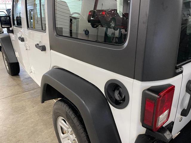 2018 Jeep Wrangler JK Unlimited Sport RHD for sale in Galena, IL – photo 33