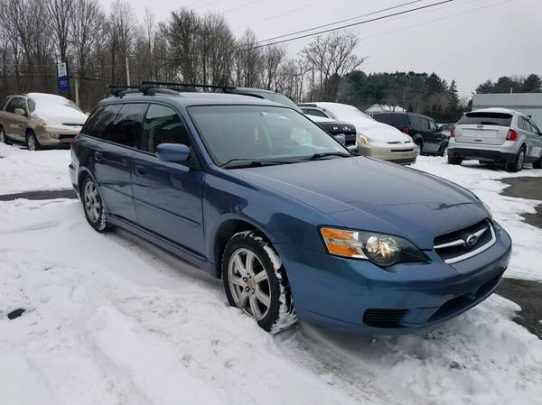 05 Subaru legacy AWD wagon with no rust no dents/clean carfax for sale in Montgomery, NY – photo 2