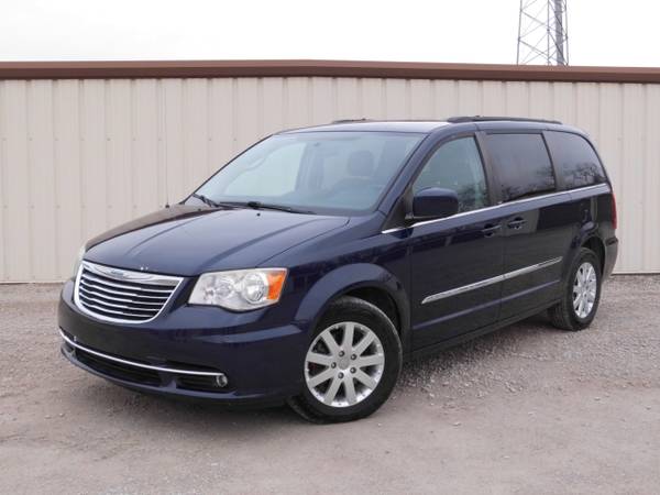 2014 Chrysler Town Country Touring - - by dealer for sale in Wilmington, OH – photo 4