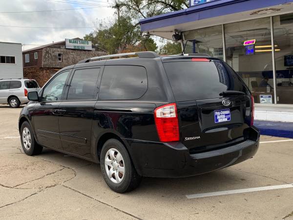 Very Clean 2010 Kia Sedona *3rd Row, XM* for sale in Des Moines, IA – photo 4