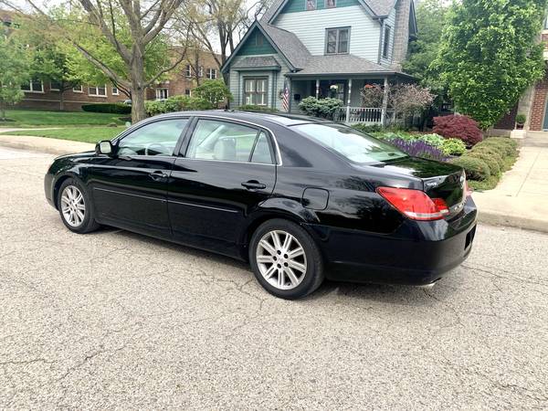 2007 Toyota Avalon XLS Sedan - - by dealer - vehicle for sale in Beech Grove, IN – photo 3
