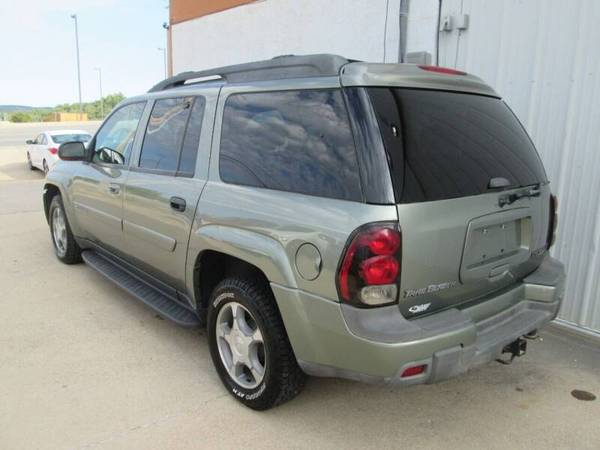 2004 Chevrolet TrailBlazer EXT LT 4x4 4dr SUV 5.3 V8 3rd Row Seating for sale in osage beach mo 65065, MO – photo 4