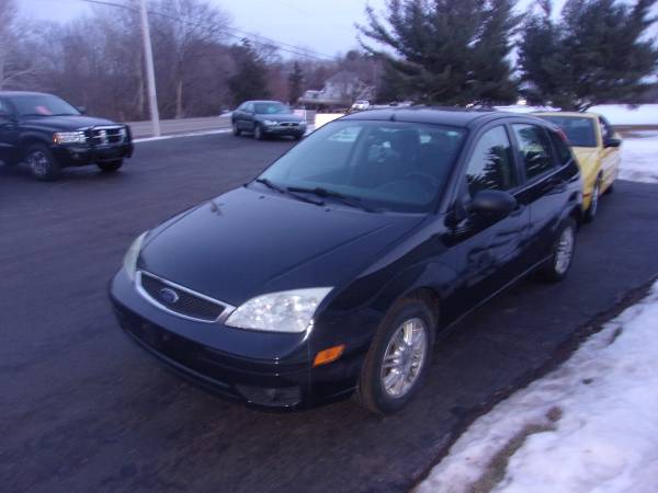 2006 Ford Focus ZXS Hatchback - - by dealer - vehicle for sale in Hortonville, WI – photo 2