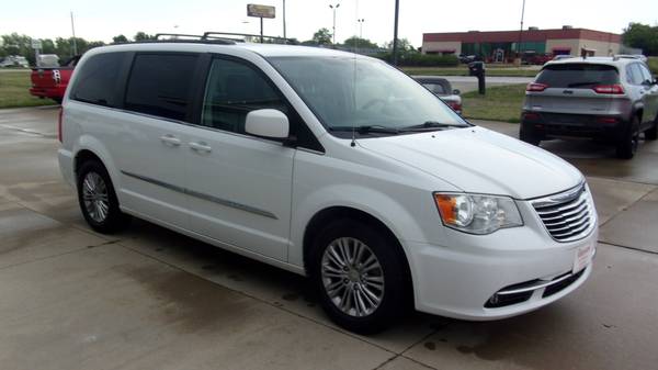 2016 Chrysler Town and Country L 0 Down 329 Month for sale in Mount Pleasant, IA – photo 6