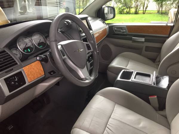 2009 Chrysler Town & Country Limited for sale in Saint Paul, MN – photo 22